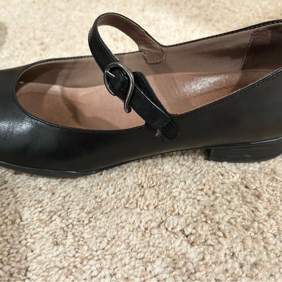 Dansko Women’s 12M Black Kaelyn Mary Jane’s - Picture 2 of 3